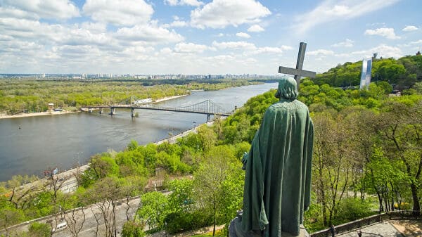 Монумент святому Владимиру